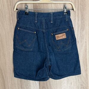 Vintage high waisted wrangler shorts